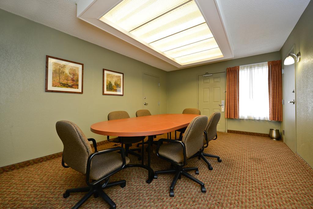 Americas Best Value Inn And Suites Overland Park Business photo