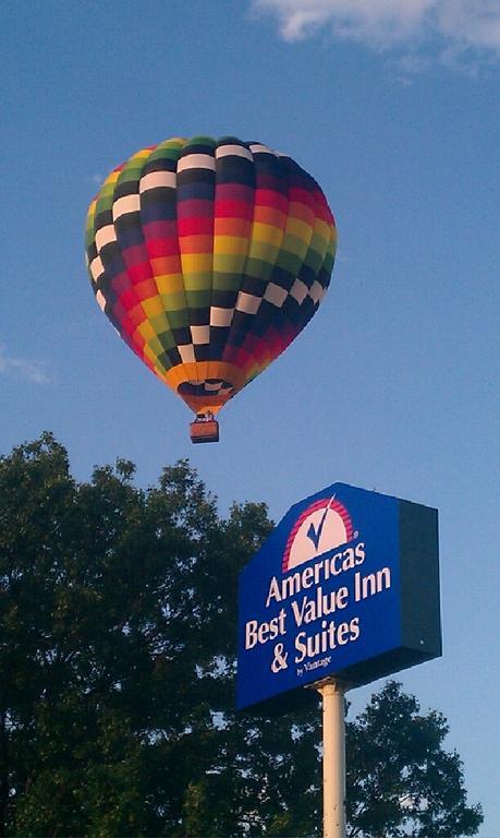 Americas Best Value Inn And Suites Overland Park Extérieur photo
