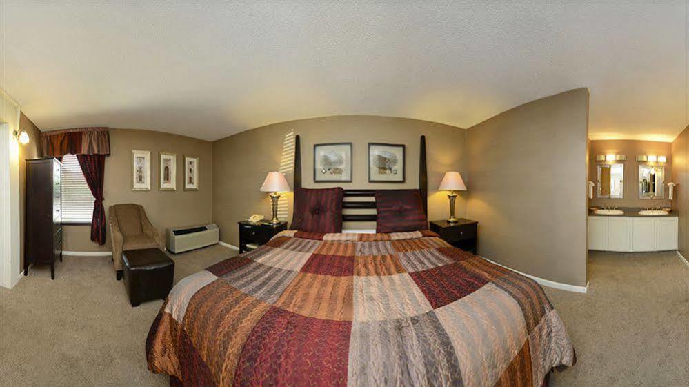 Americas Best Value Inn And Suites Overland Park Extérieur photo